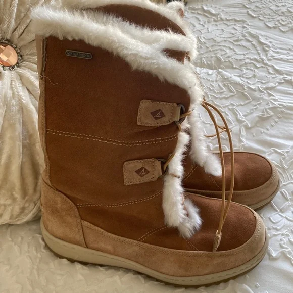 Ladies Sperry boots - Picture 1 of 6